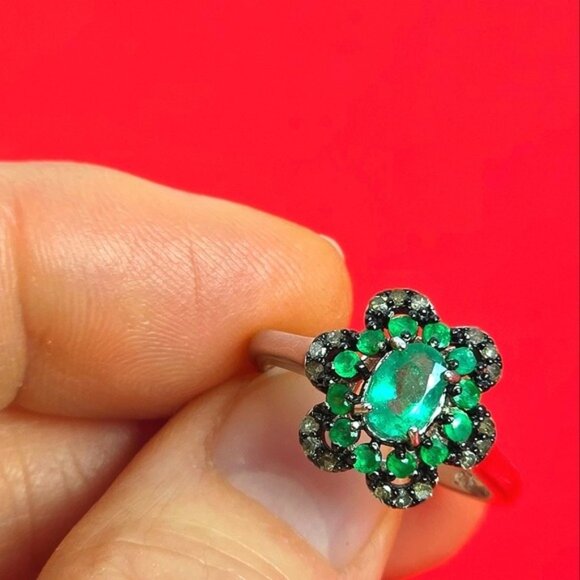 925 Sterling Silver Ring Sz 7 with Natural Emerald & 18 Natural Diamonds. - Picture 13 of 15